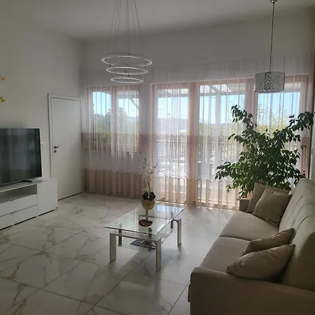 Apartma *
